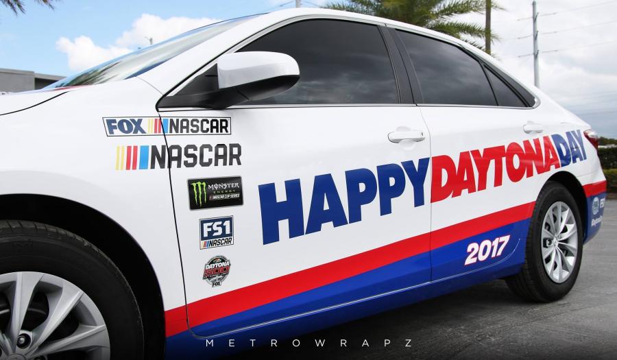 Детали экстерьера Toyota Camry Happy Daytona Day Graphics by MetroWrapz 2017 года  (фото 2 из 6)